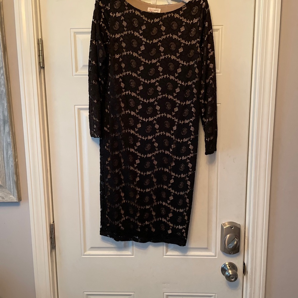 Lace maternity dress